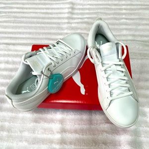 Puma Smash tennis shoes, women’s size 5.5, white